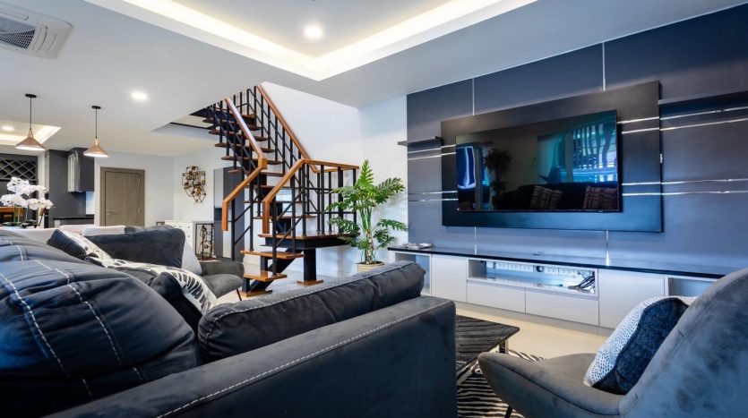 4 Br House For Sale in Pattaya – Fully Furnished, Fully Renovated with Guest House