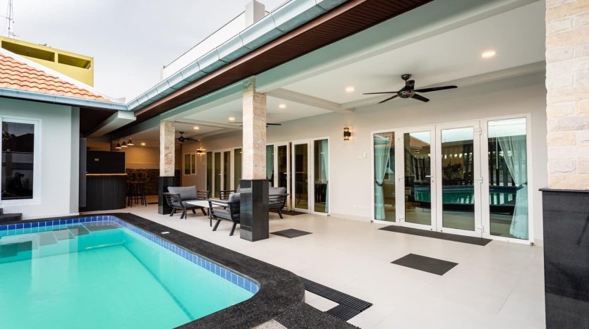 4 Br House For Sale in Pattaya – Fully Furnished, Fully Renovated with Guest House