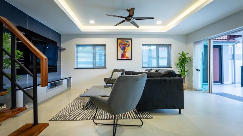 4 Br House For Sale in Pattaya – Fully Furnished, Fully Renovated with Guest House