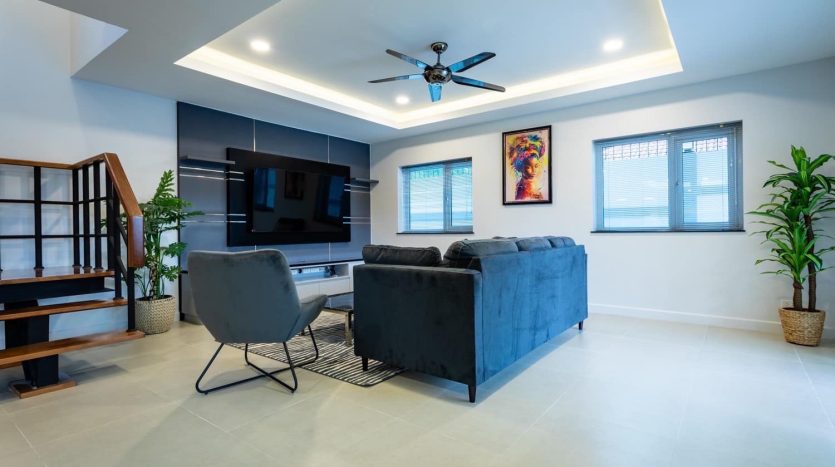 4 Br House For Sale in Pattaya – Fully Furnished, Fully Renovated with Guest House