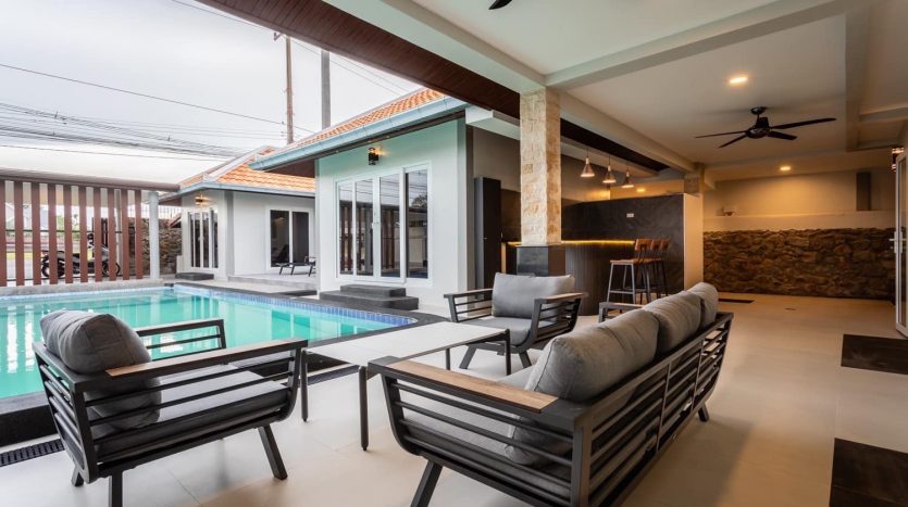4 Br House For Sale in Pattaya – Fully Furnished, Fully Renovated with Guest House