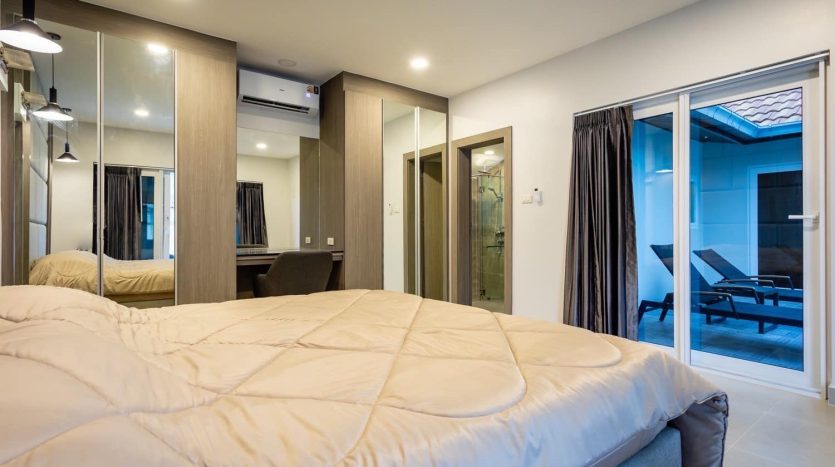 4 Br House For Sale in Pattaya – Fully Furnished, Fully Renovated with Guest House