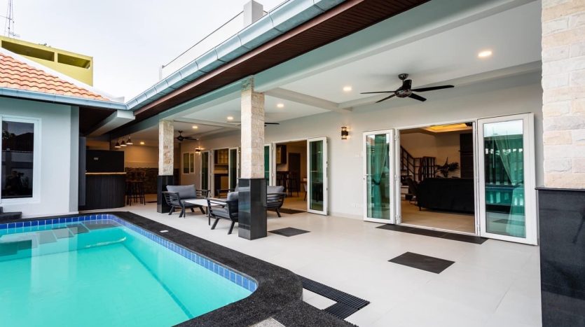4 Br House For Sale in Pattaya – Fully Furnished, Fully Renovated with Guest House