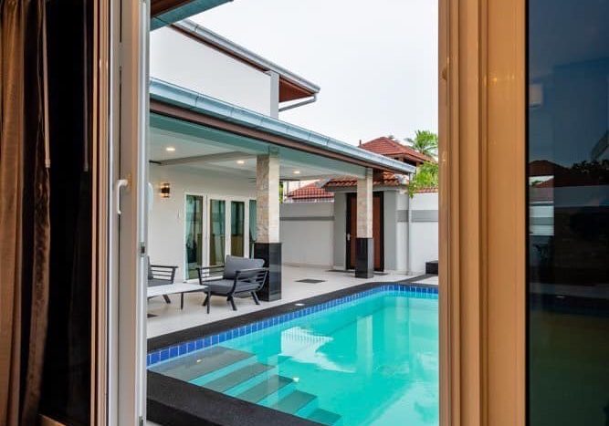 4 Br House For Sale in Pattaya – Fully Furnished, Fully Renovated with Guest House