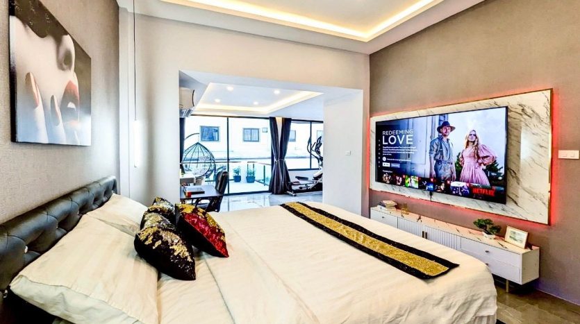 Stunning Luxury Pool Villa For Sale in Soi Khaotalo Pattaya – 7 Br Fully Furnished
