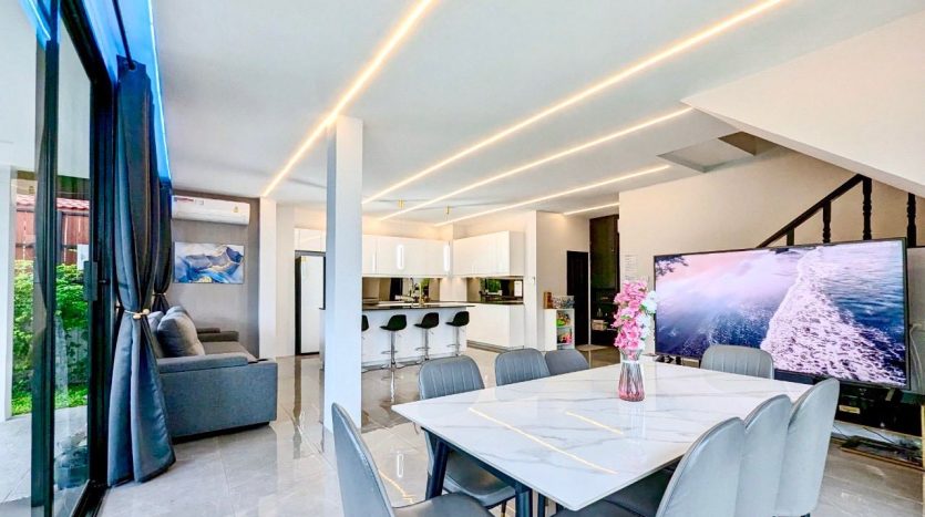 Stunning Luxury Pool Villa For Sale in Soi Khaotalo Pattaya – 7 Br Fully Furnished