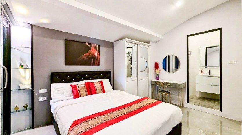 Stunning Luxury Pool Villa For Sale in Soi Khaotalo Pattaya – 7 Br Fully Furnished
