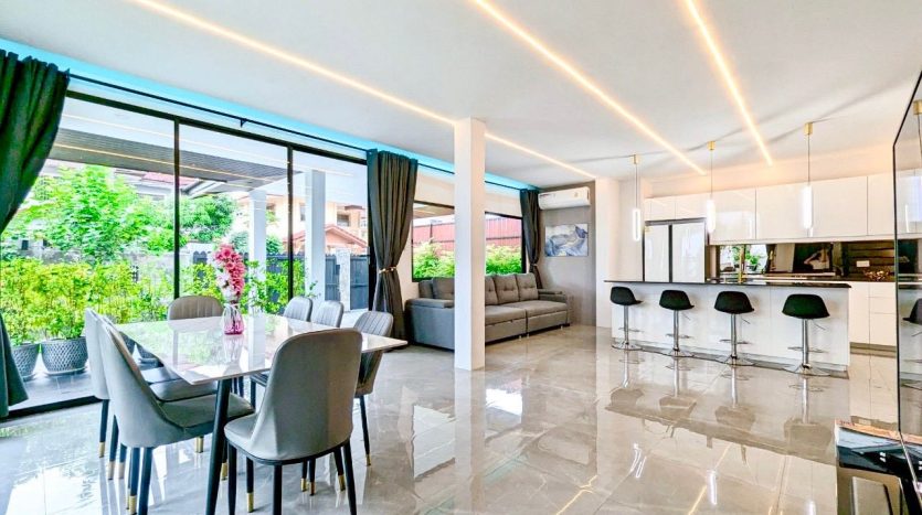 Stunning Luxury Pool Villa For Sale in Soi Khaotalo Pattaya – 7 Br Fully Furnished