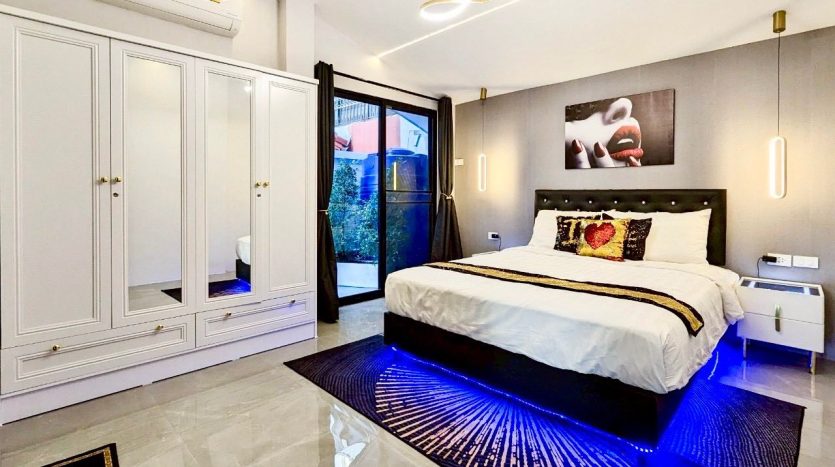 Stunning Luxury Pool Villa For Sale in Soi Khaotalo Pattaya – 7 Br Fully Furnished