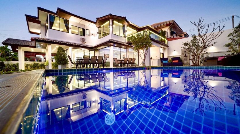 Stunning Luxury Pool Villa For Sale in Soi Khaotalo Pattaya – 7 Br Fully Furnished