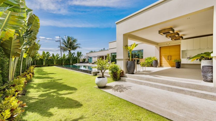 Mabprachan Lake Pattaya Luxury 4 Br Pool Villa For Sale – Surrounded by Nature