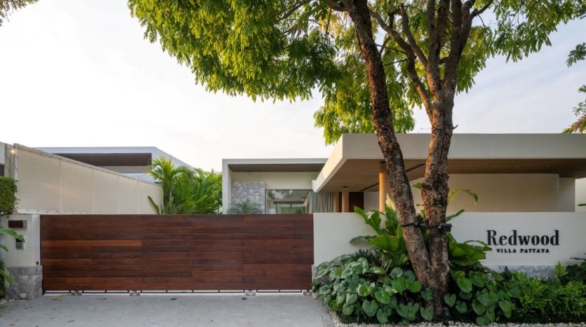 3 Br Mövenpick Pool Villa For Sale – Premium Smart Home on Prime Na Jomtien Location Close to Beach
